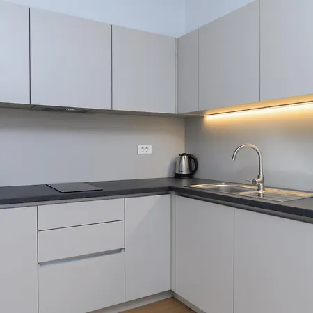 Primus Apartment *